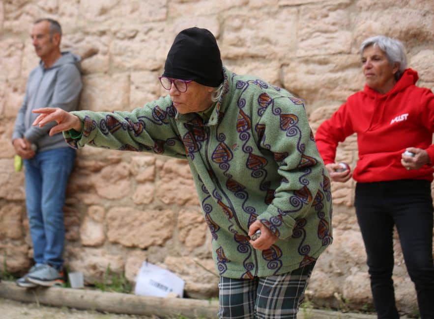 Partie de pétanque en plein air